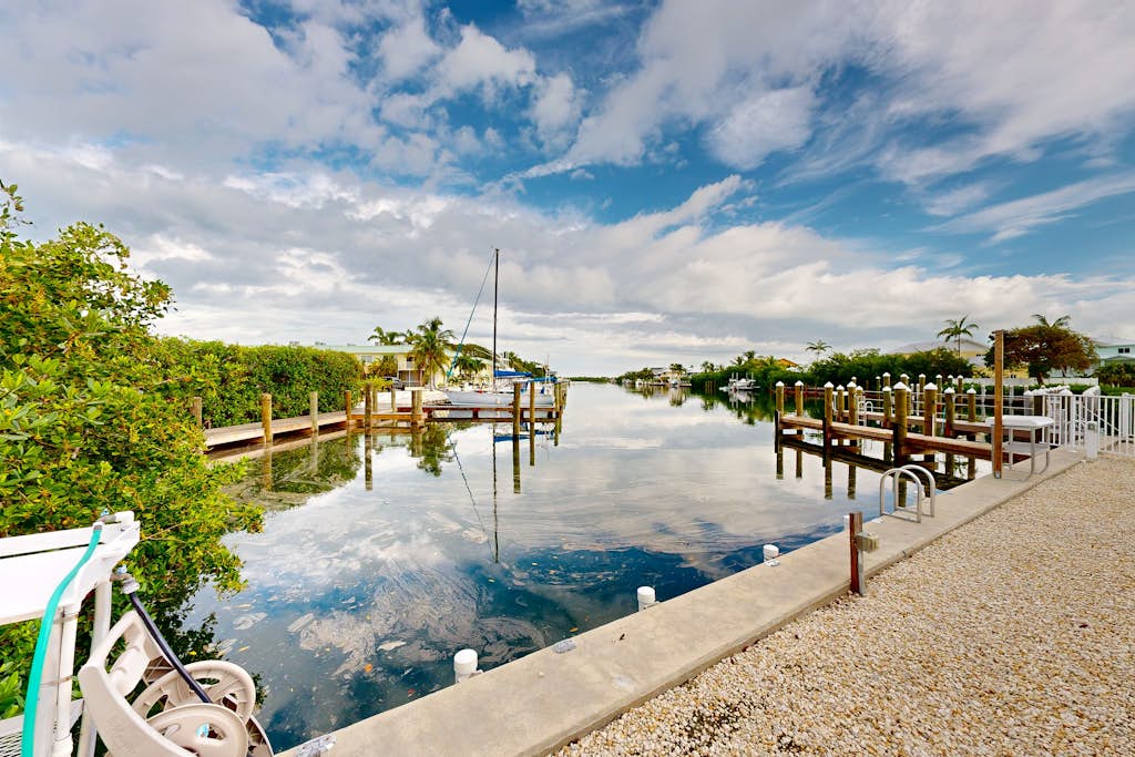 Cozy home with water access, private pool, dock, wifi, central a/c, balcony