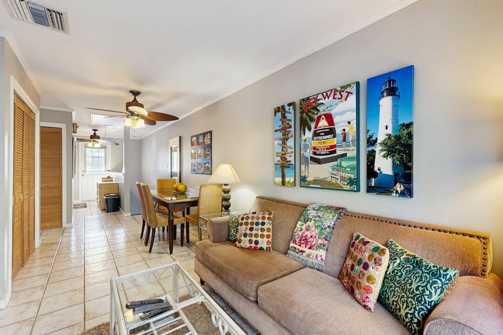 Charming townhome with Old Town charm, pool access and sunset strolls