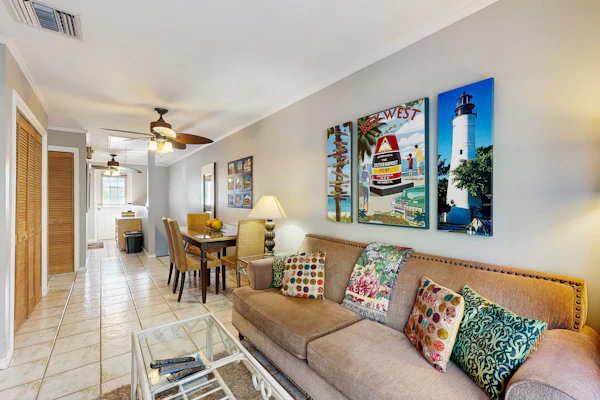 Charming townhome with Old Town charm, pool access and sunset strolls