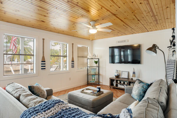 Canal-front Keys escape with amazing view, boat access, firepit, gril, AC, & W/D