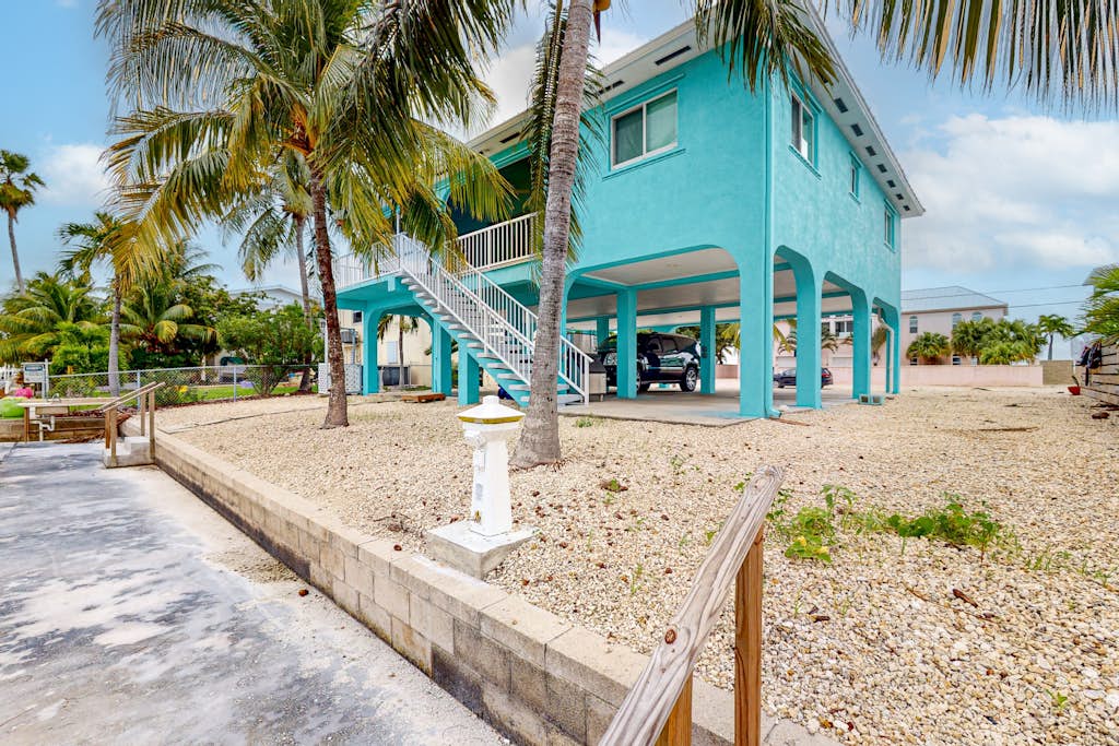 Waterfront home with boat/canal access, screened lanai, & renovated interior