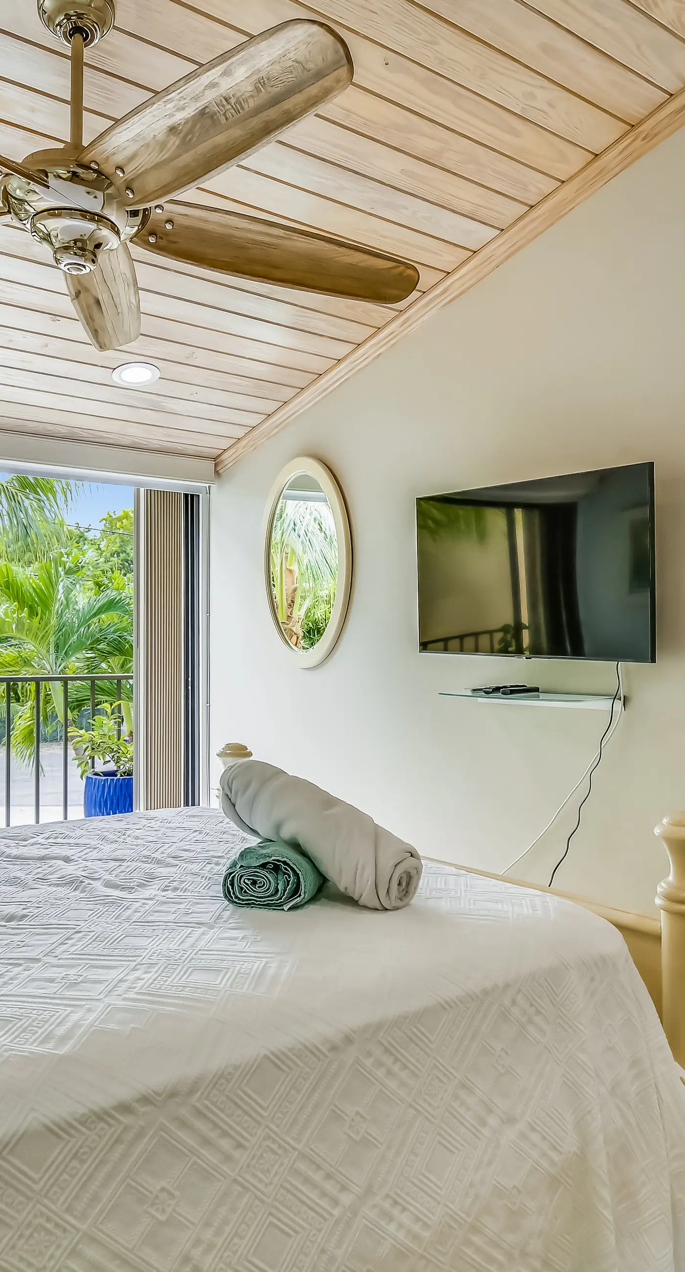 Executive Bay Club Condo M-1