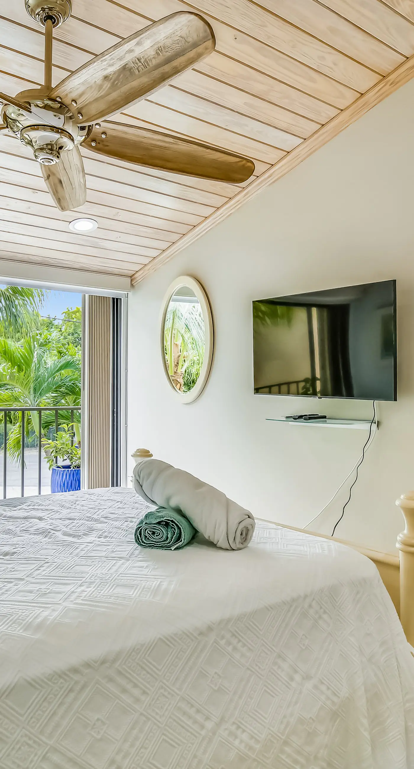 Executive Bay Club Condo M-1