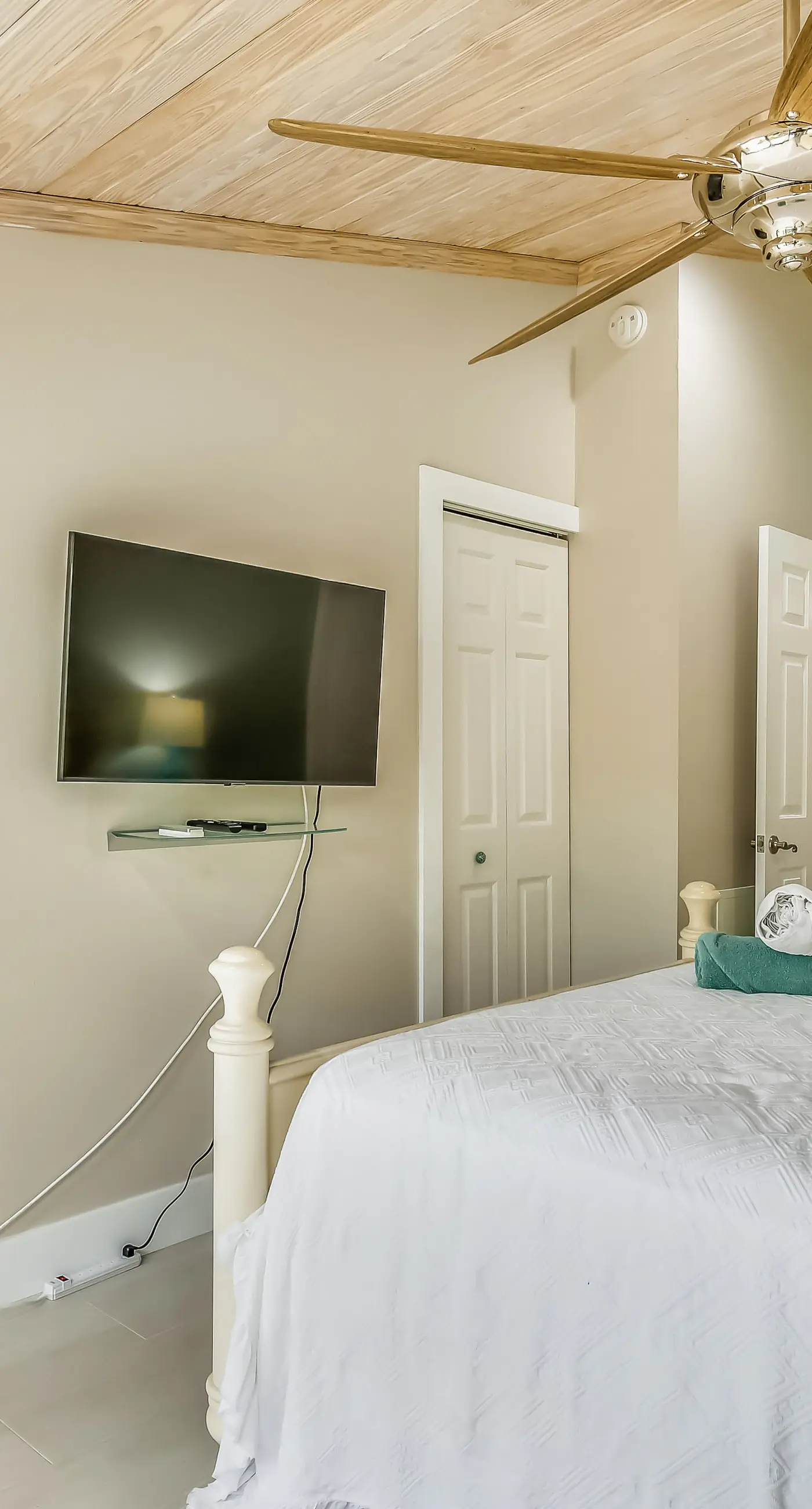 Executive Bay Club Condo M-1