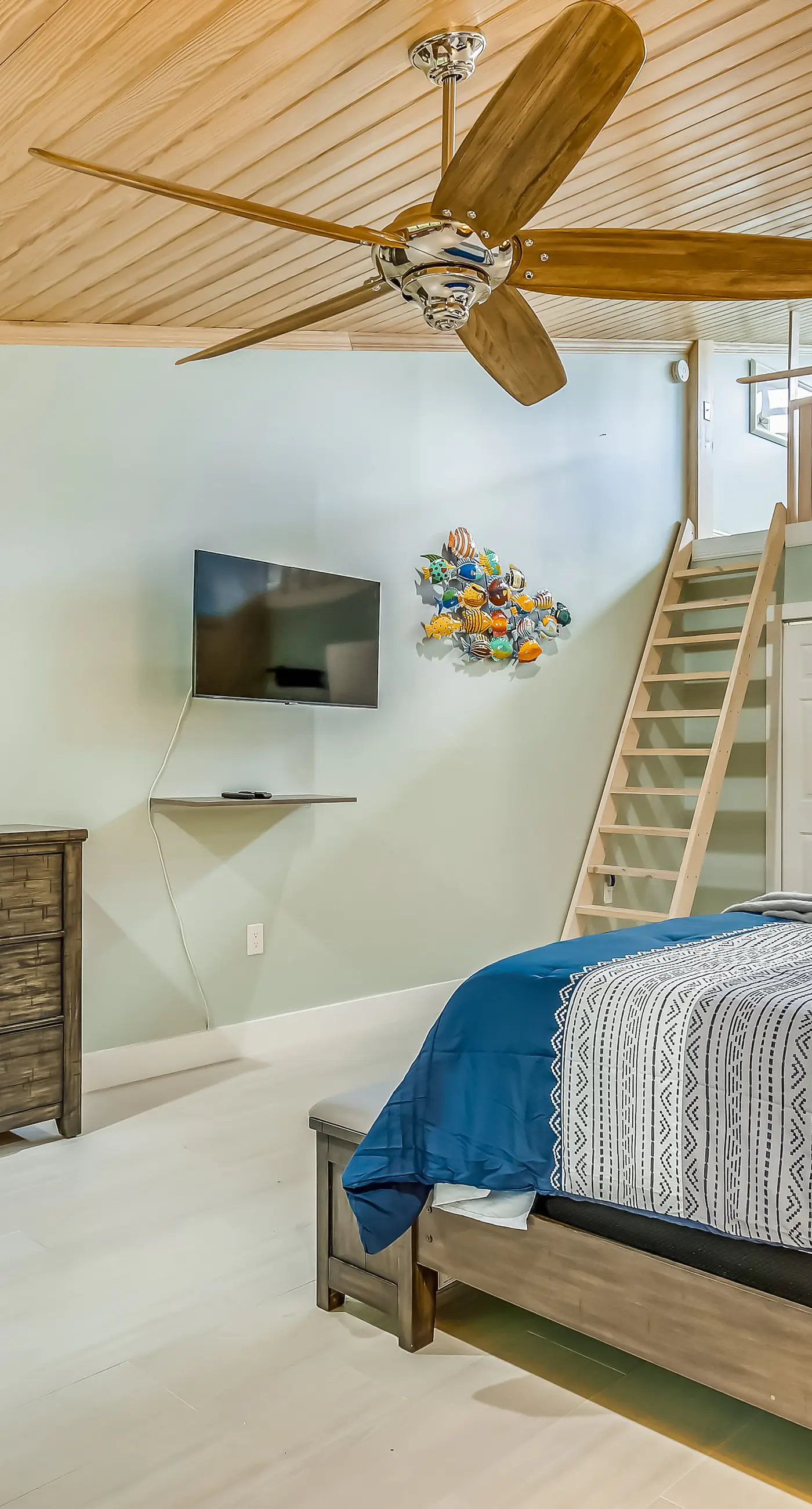 Executive Bay Club Condo M-1