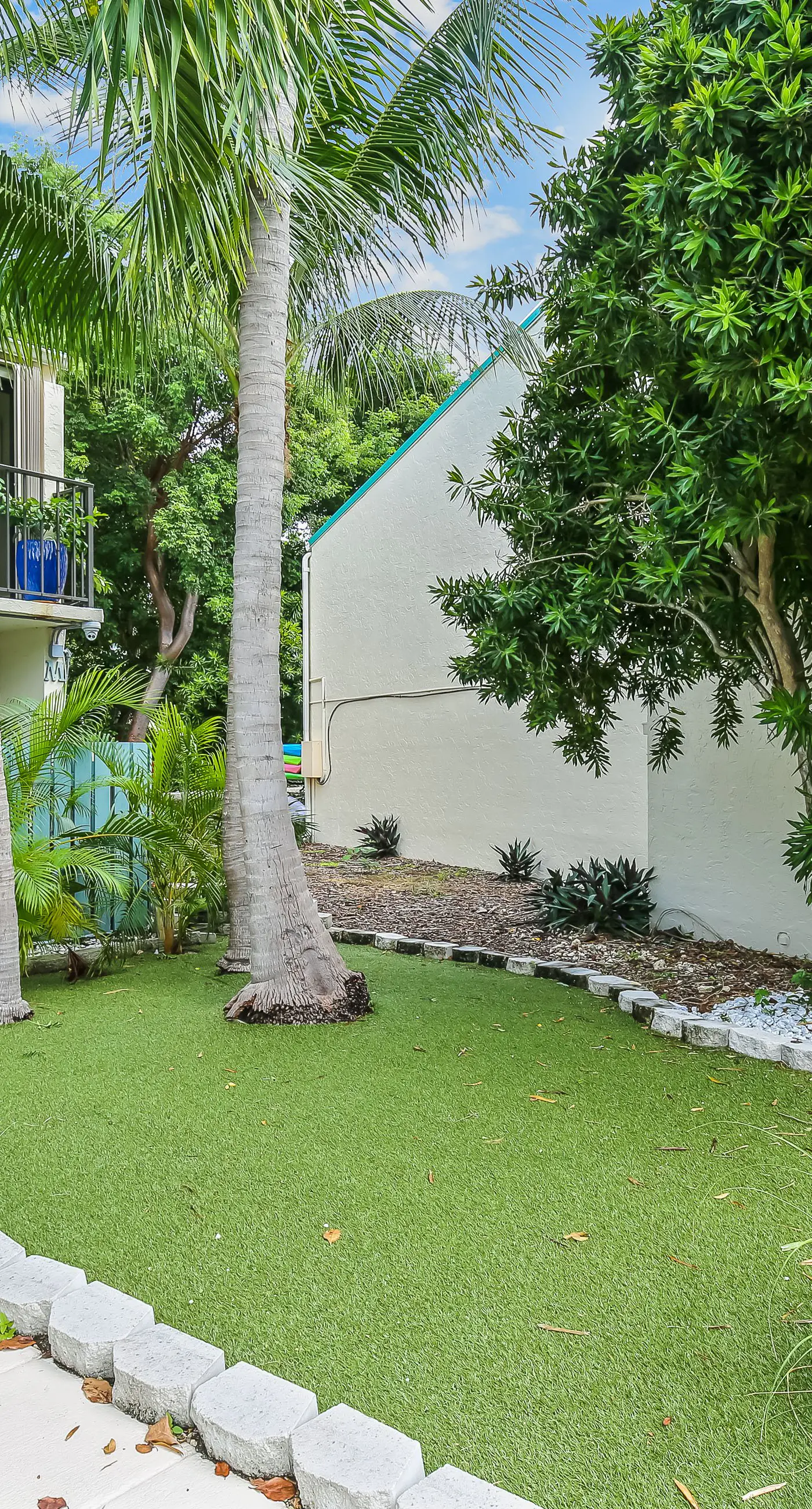 Executive Bay Club Condo M-1