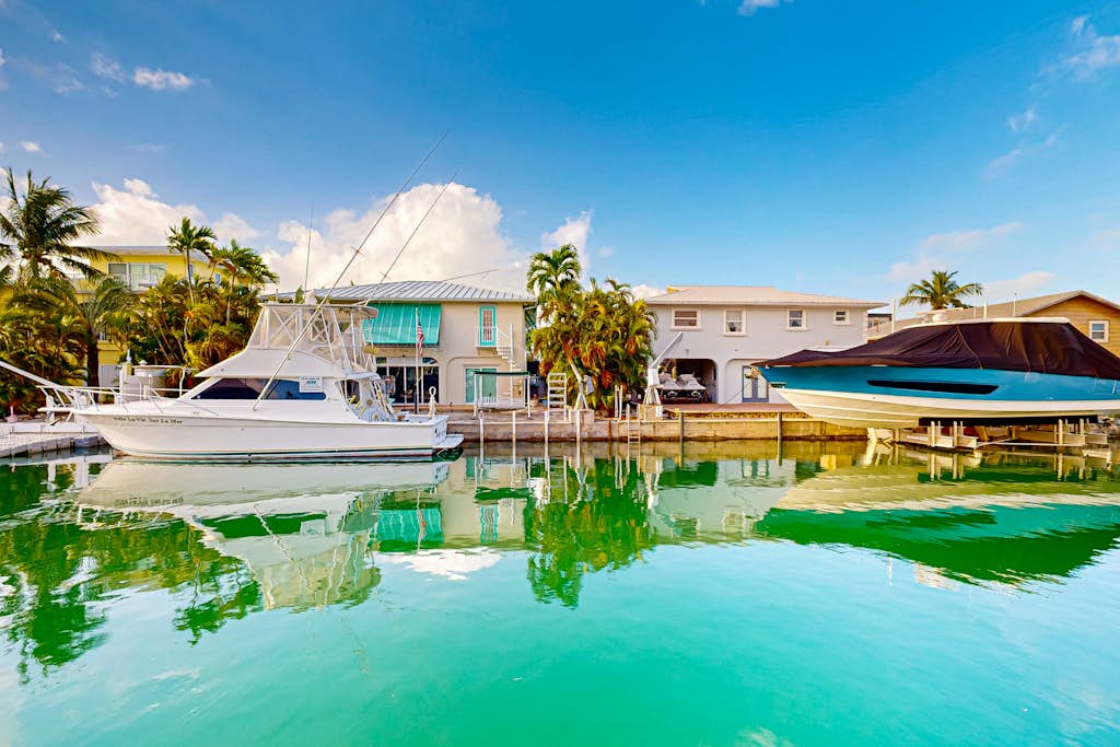 Summerland Canal-Front Escape w/ Plunge Pool, Dock, Tiki Bar, WiFi & Laundry
