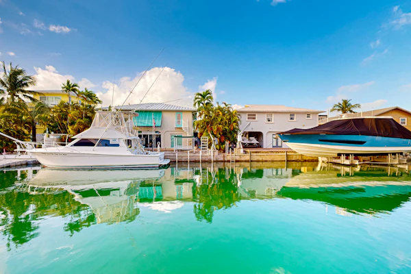 Summerland Canal-Front Escape w/ Plunge Pool, Dock, Tiki Bar, WiFi & Laundry
