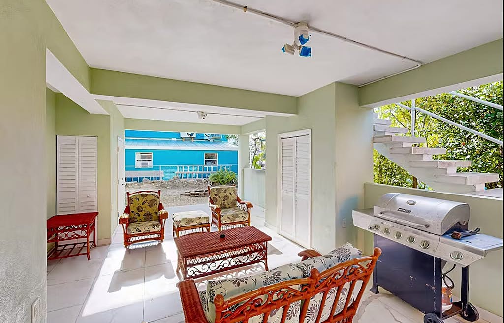 Summerland Canal-Front Escape w/ Plunge Pool, Dock, Tiki Bar, WiFi & Laundry