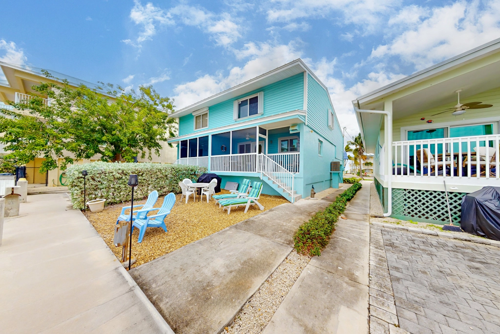 Palm Breeze Retreat 320 & 330