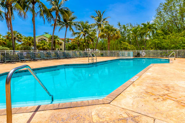 Resort suite with pool, hot tub, tennis & full kitchen