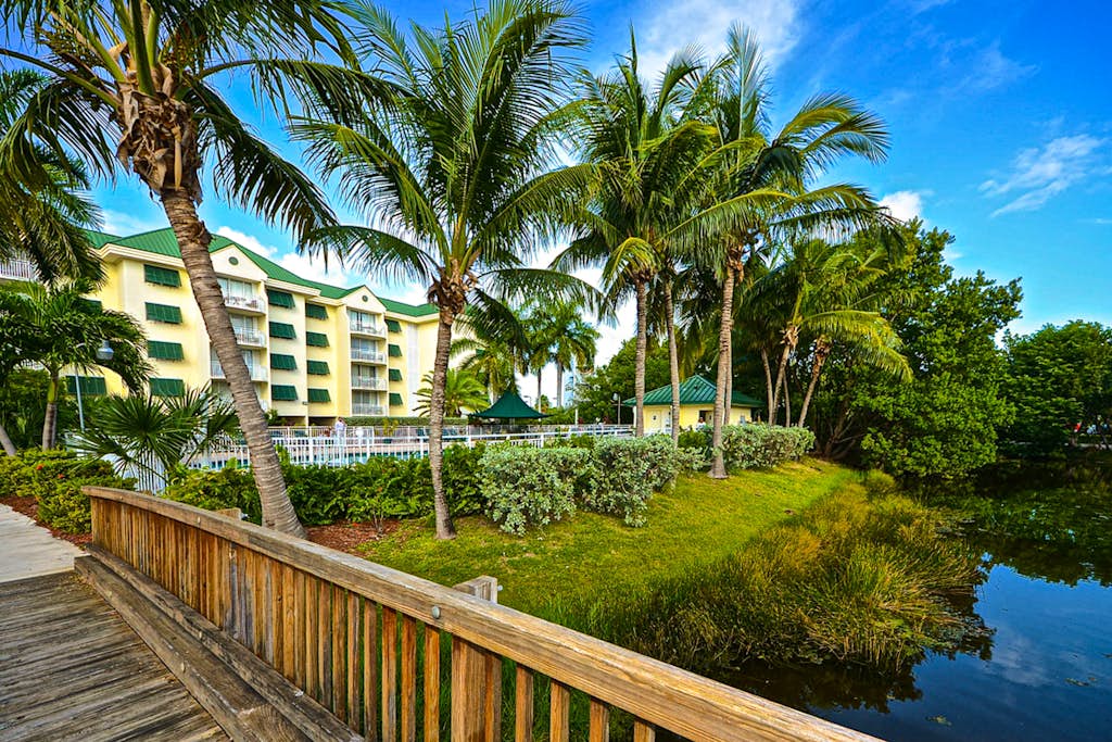 Resort suite with pool, hot tub, tennis & full kitchen