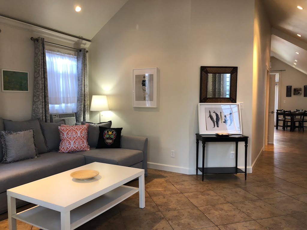 Welcoming & Conveniently Located Dog-Friendly Home - Walk to Everything