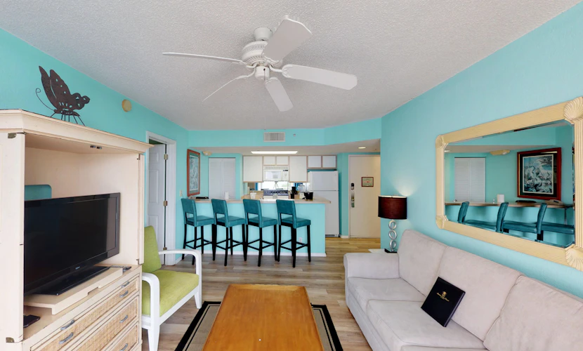 Cozy Dog-Friendly Condo w/ Shared Pool, Hot Tub, Private Deck & Parking