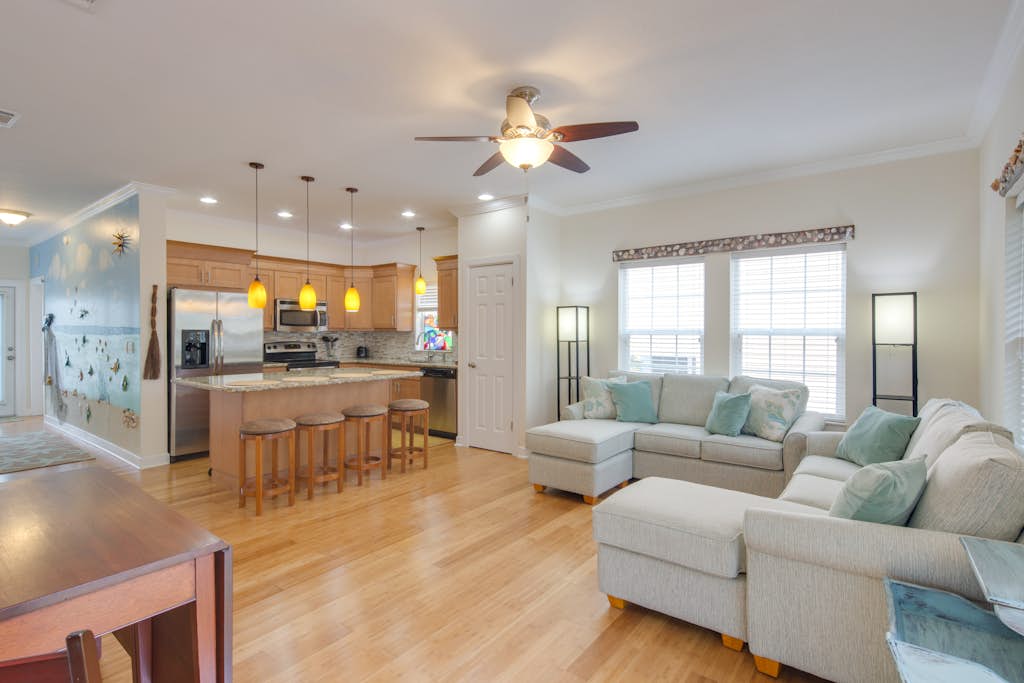 Gorgeous Home with Lush Patio & Private Pool - Two Blocks to Higgs Beach