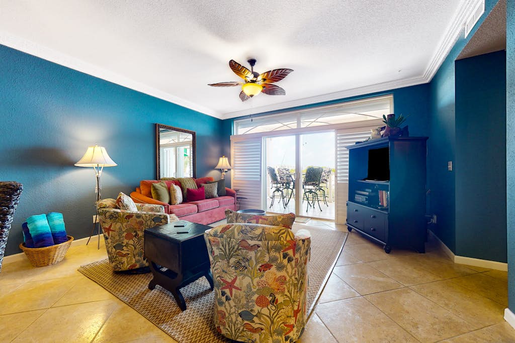 Dog-friendly, Gulf-front condo with pool, hot tub & gorgeous sunset views