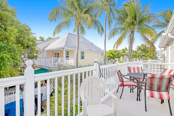 Snowbird-friendly condo with private balcony, garden views, W/D, on-site pool