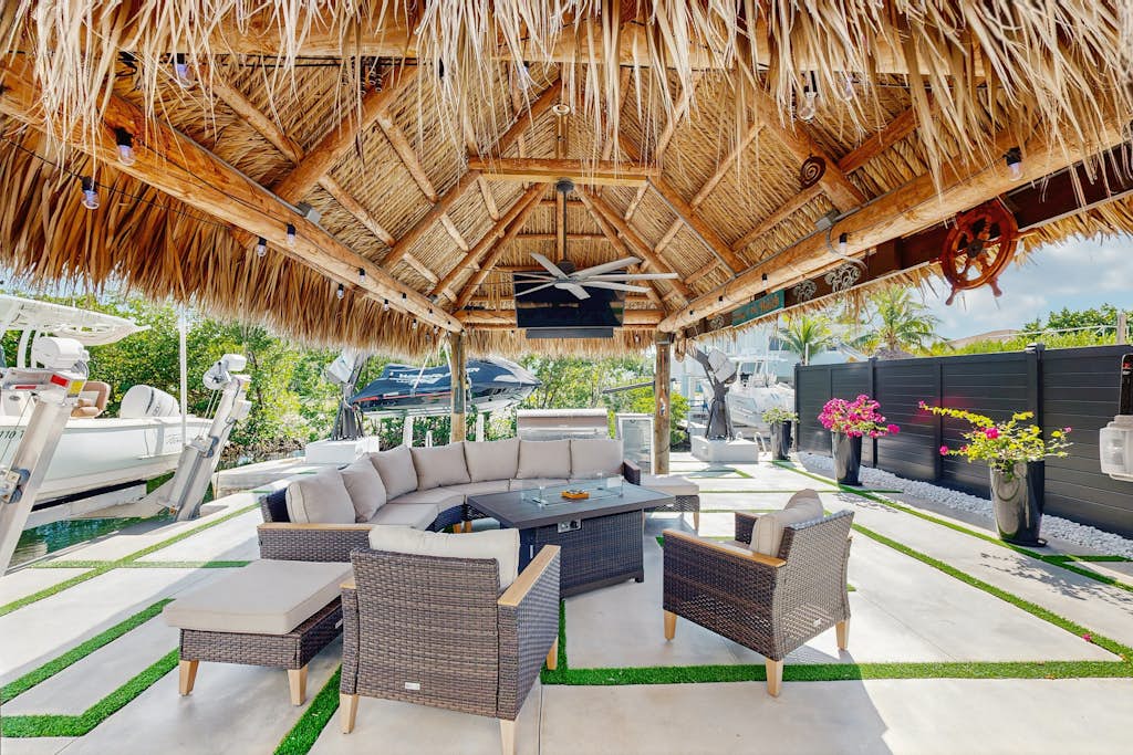 Lovely Dog-Friendly Condo on the Canal with Fast WiFi & Private Balcony