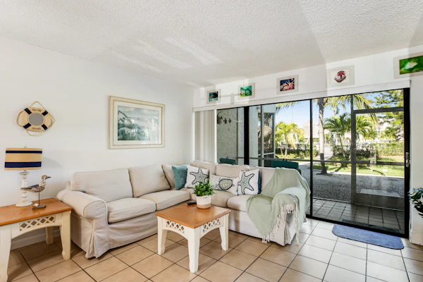 Spacious Townhome - Pool, Tennis & Marina - Central AC, WiFi & Snowbird-Friendly