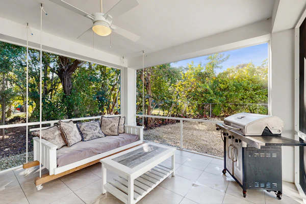 Snowbird-Friendly Home with Central AC, High-Speed WiFi, and Washer/Dryer