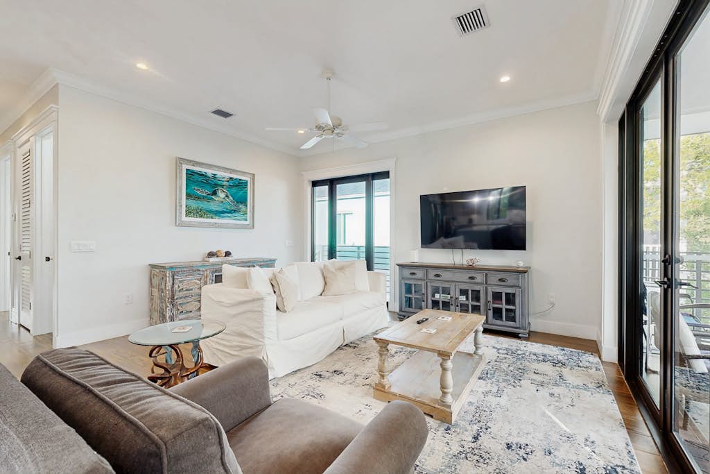 Snowbird-Friendly Home with Central AC, High-Speed WiFi, and Washer/Dryer