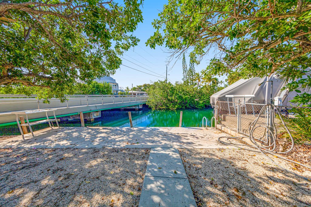 Waterfront retreat near the beach with pool, two kayaks, & central AC