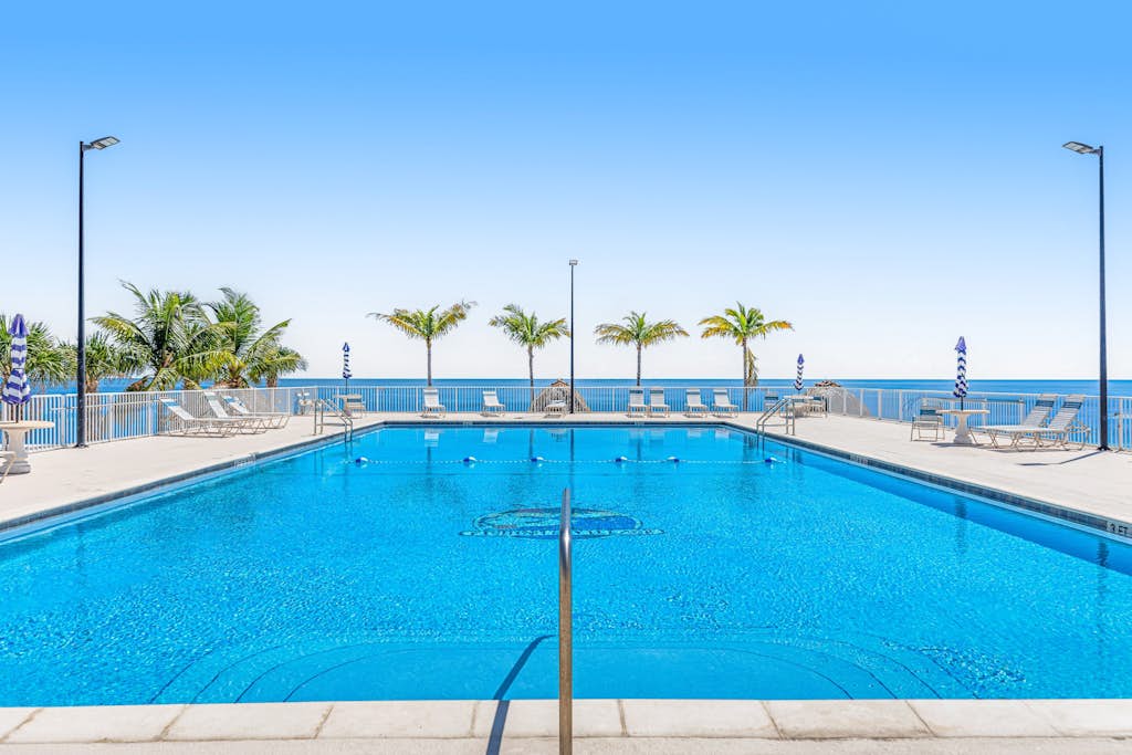 New studio with oceanfront pool, picnic areas, & great views