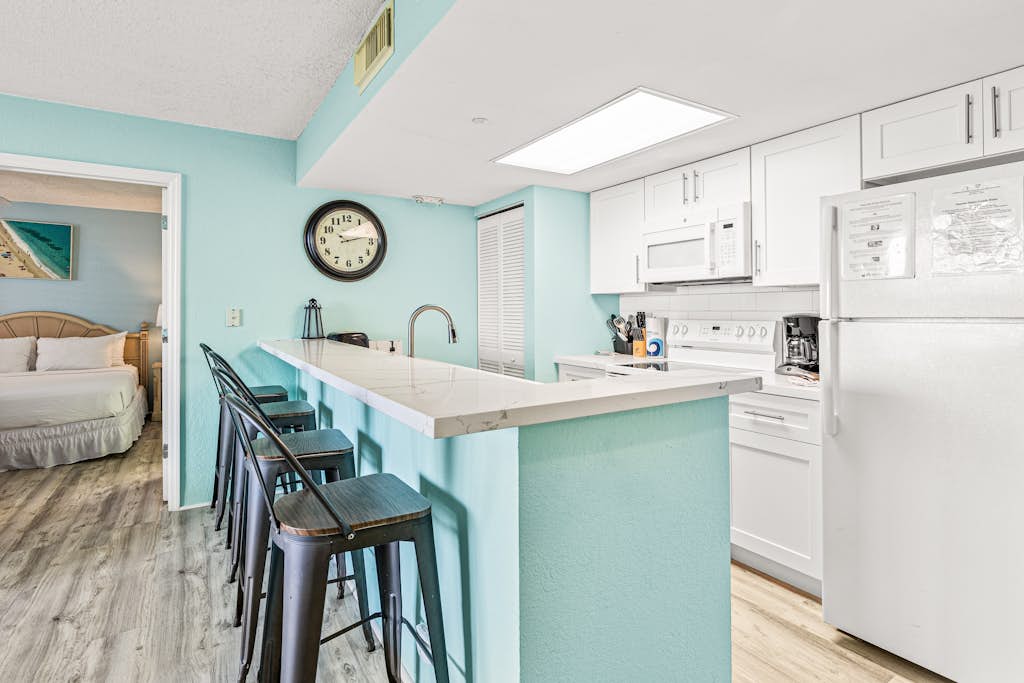 Sunrise Suites Condo with Views, Pool, Hot Tub - Dogs Welcome