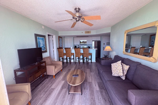 4th floor Condo with pool & hot tub - walk or bike to beach