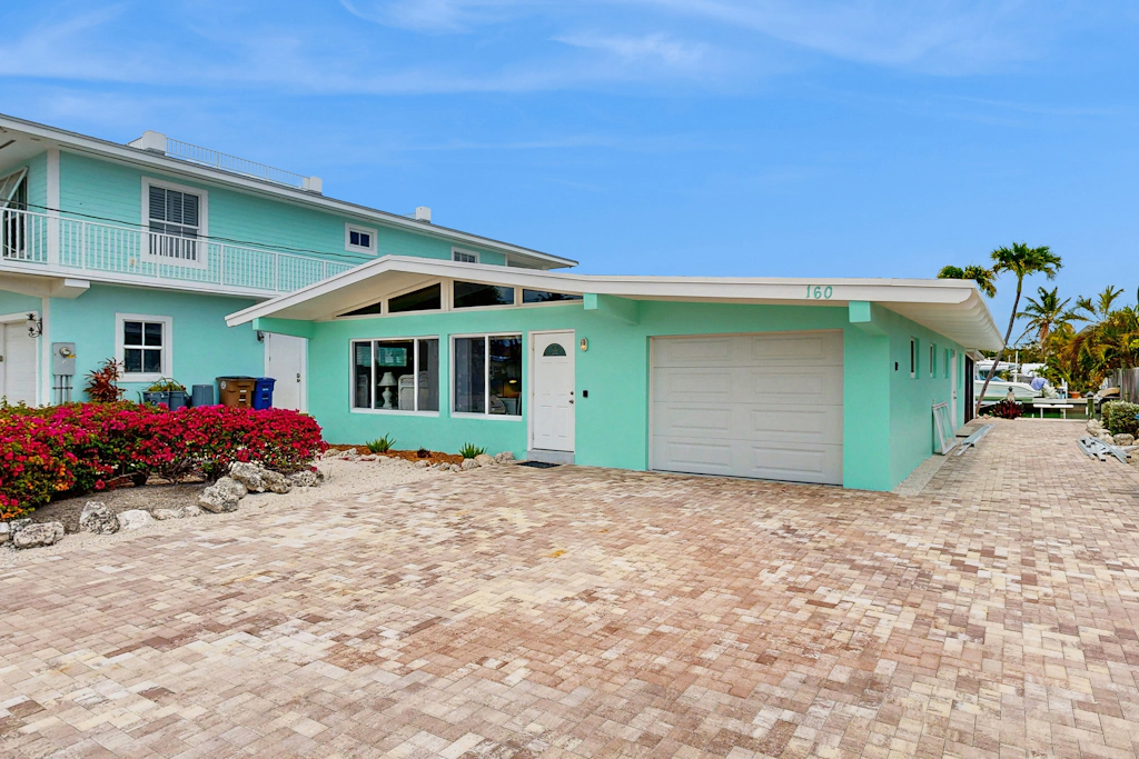 Downhome Cabin by the Canal