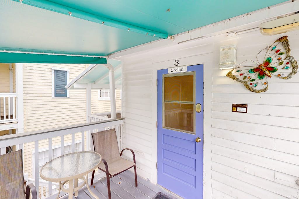 Elegant Condo with Entertainment & Private Parking - Great Central Location