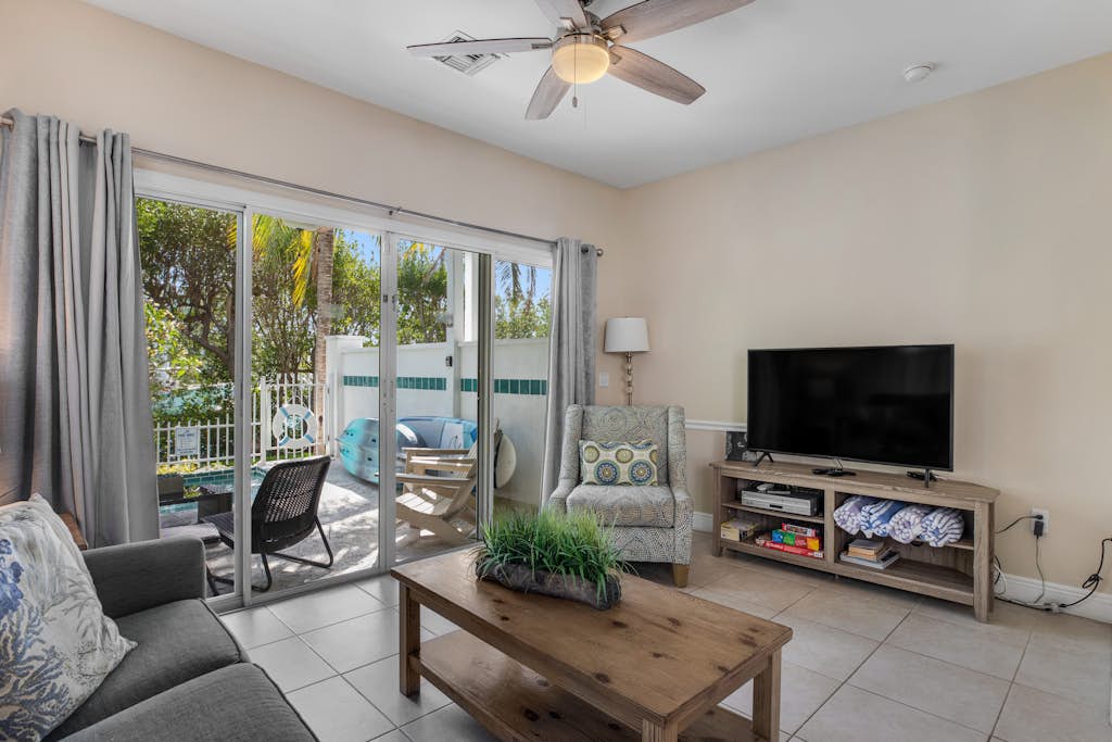 Duck Key waterfront villa with private pool, kayak, SUP, washer/dryer & AC