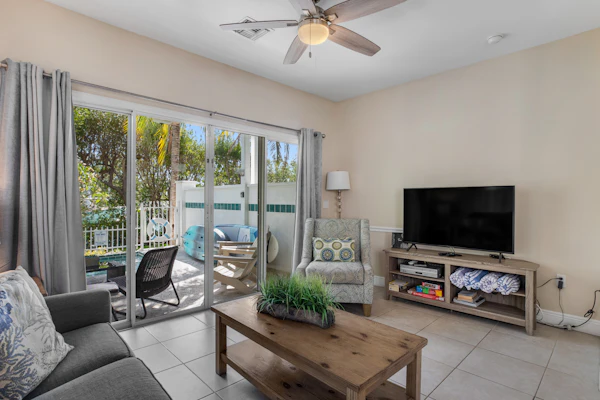 Duck Key waterfront villa with private pool, kayak, SUP, washer/dryer & AC