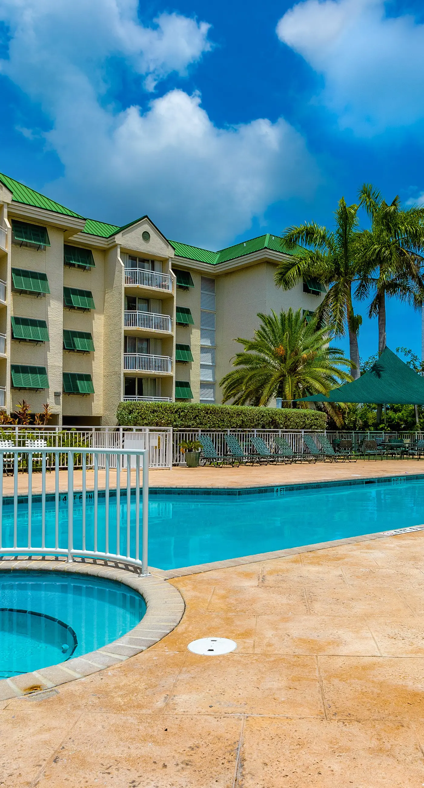 Sunrise Suites - Martinique Suite 108