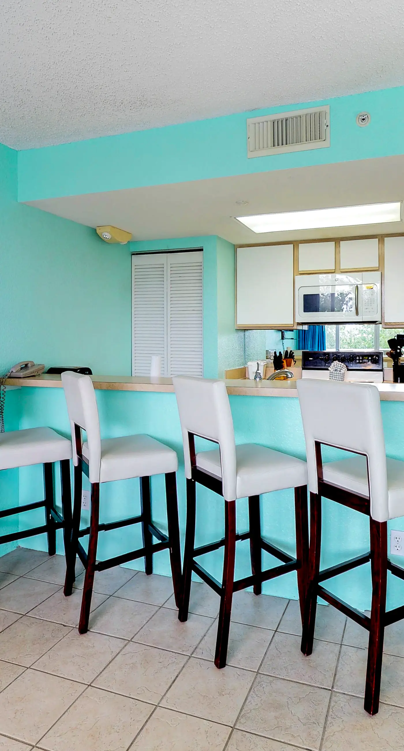 Sunrise Suites - Martinique Suite 108