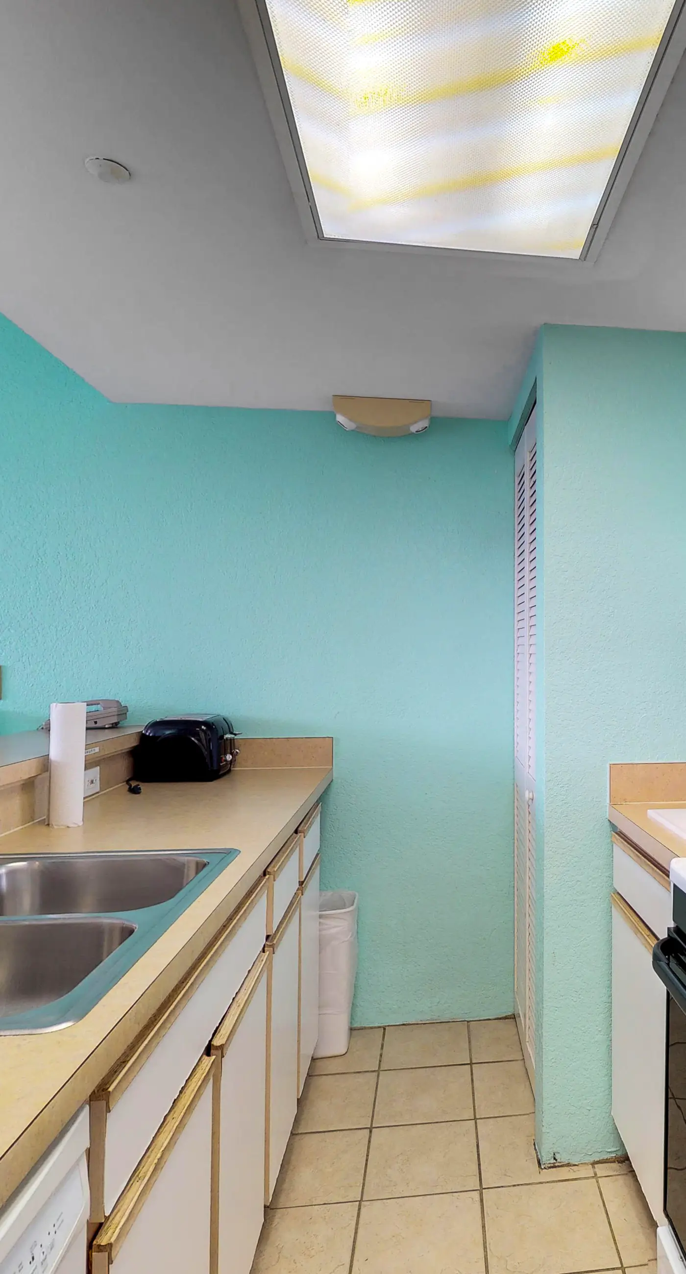 Sunrise Suites - Martinique Suite 108