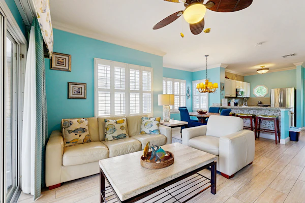 Tropical oasis near all the action with central AC & balcony