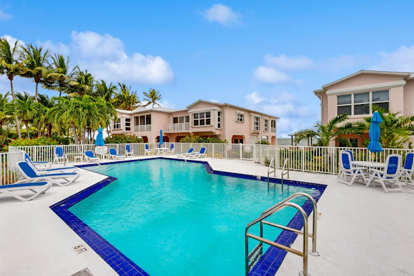 Coastal Waterfront Villa with pool, paddleboards & tennis courts