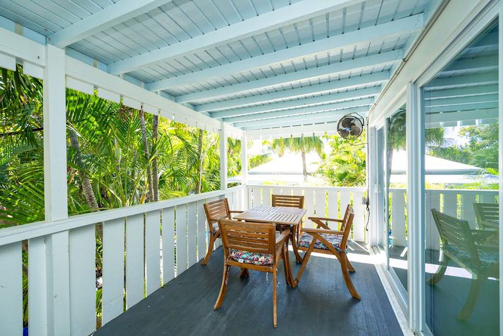 Studio with pool - 1 block to Duval St shops/restaurants & 2 blocks to beach