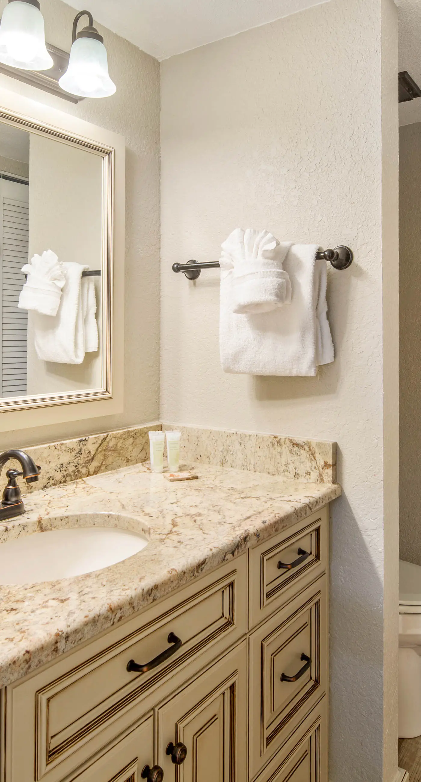 Sunrise Suites - Tahiti Suite 104