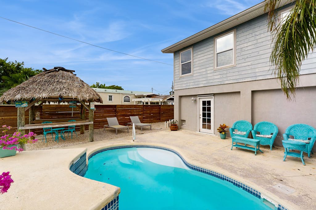 Charming home close to the ocean with pool, outdoor dining area and grill