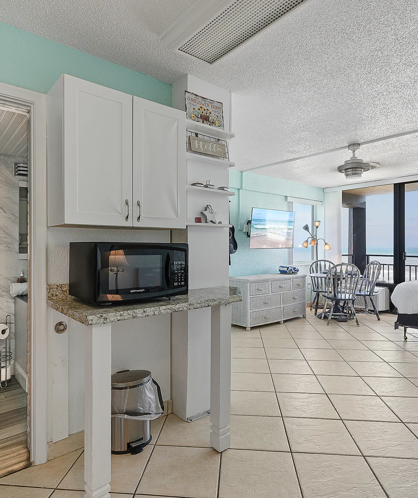 Hawaiian Inn 332