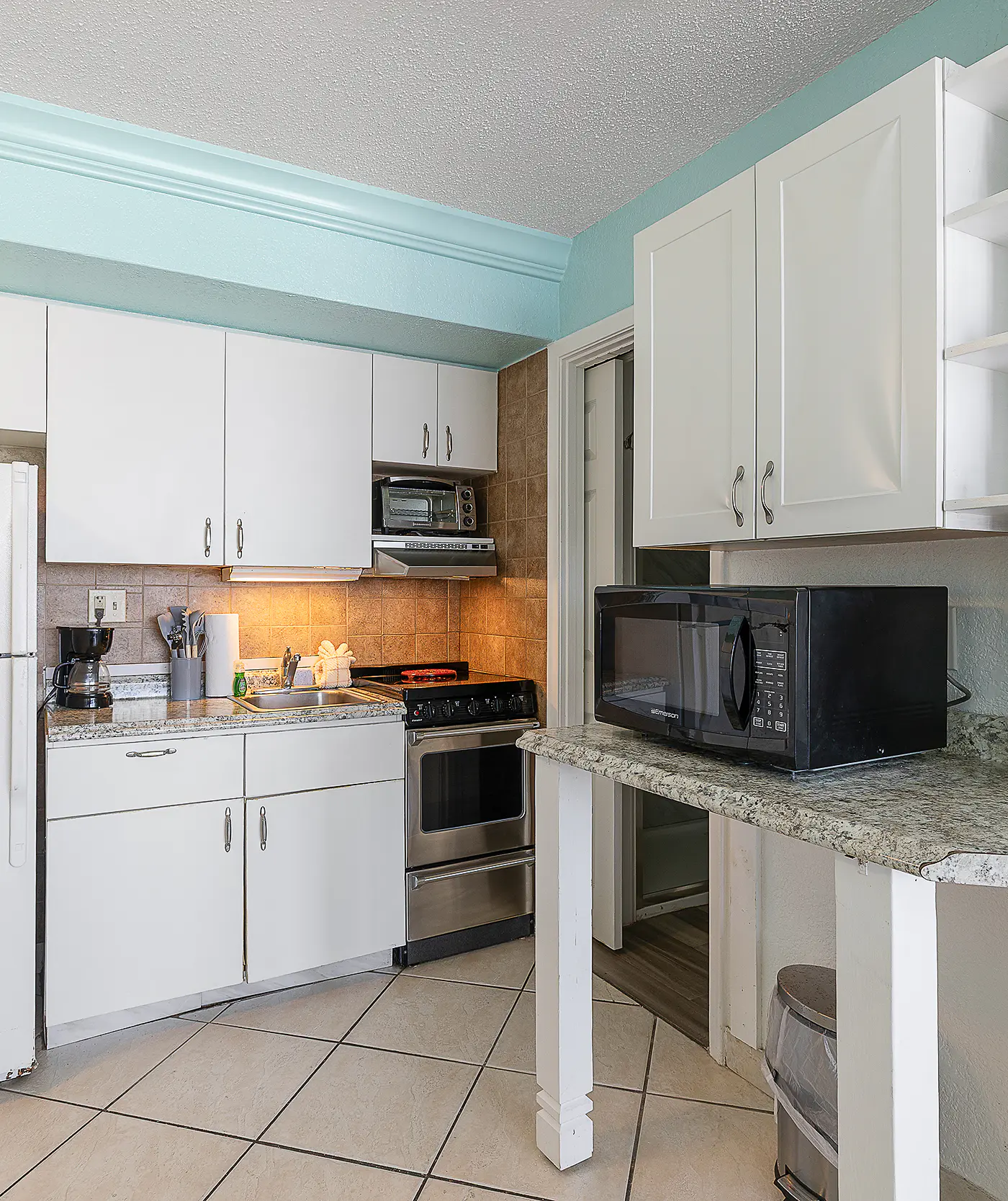 Hawaiian Inn 332