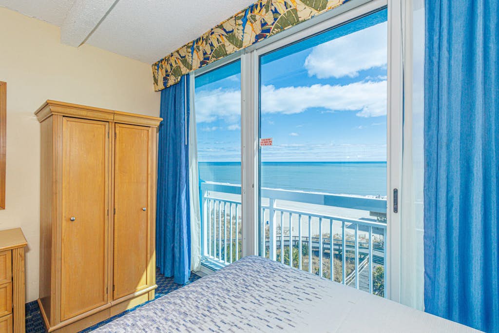 Oceanfront Adventure Near SkyWheel-Yachtsman 803B