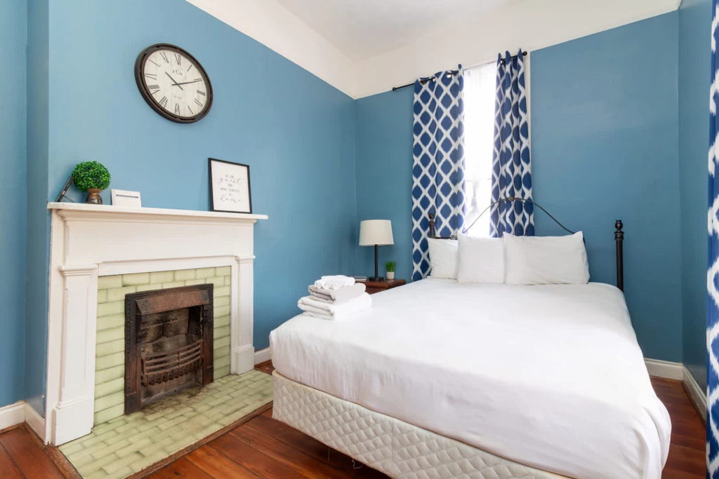 Large Downtown Home - The Sunny Southern Manse