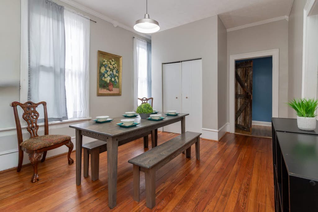 Large Downtown Home - The Sunny Southern Manse