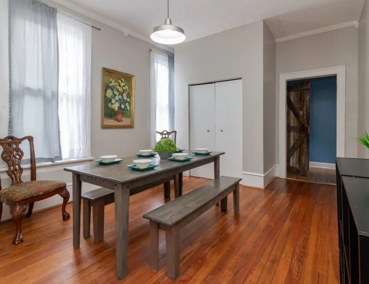 Large Downtown Home - The Sunny Southern Manse
