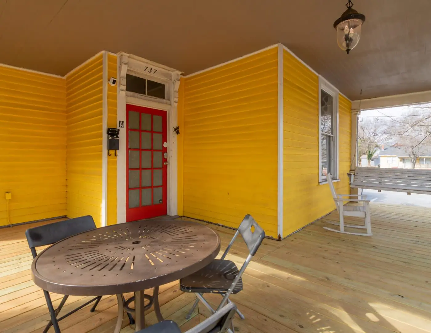 Large Downtown Home - The Sunny Southern Manse
