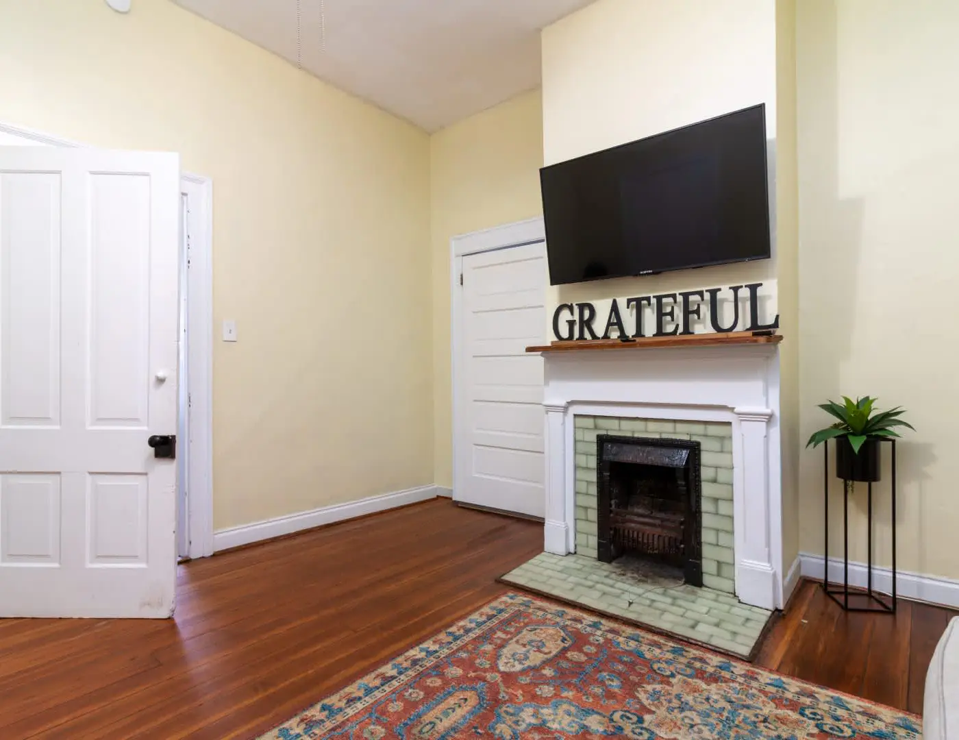 Large Downtown Home - The Sunny Southern Manse