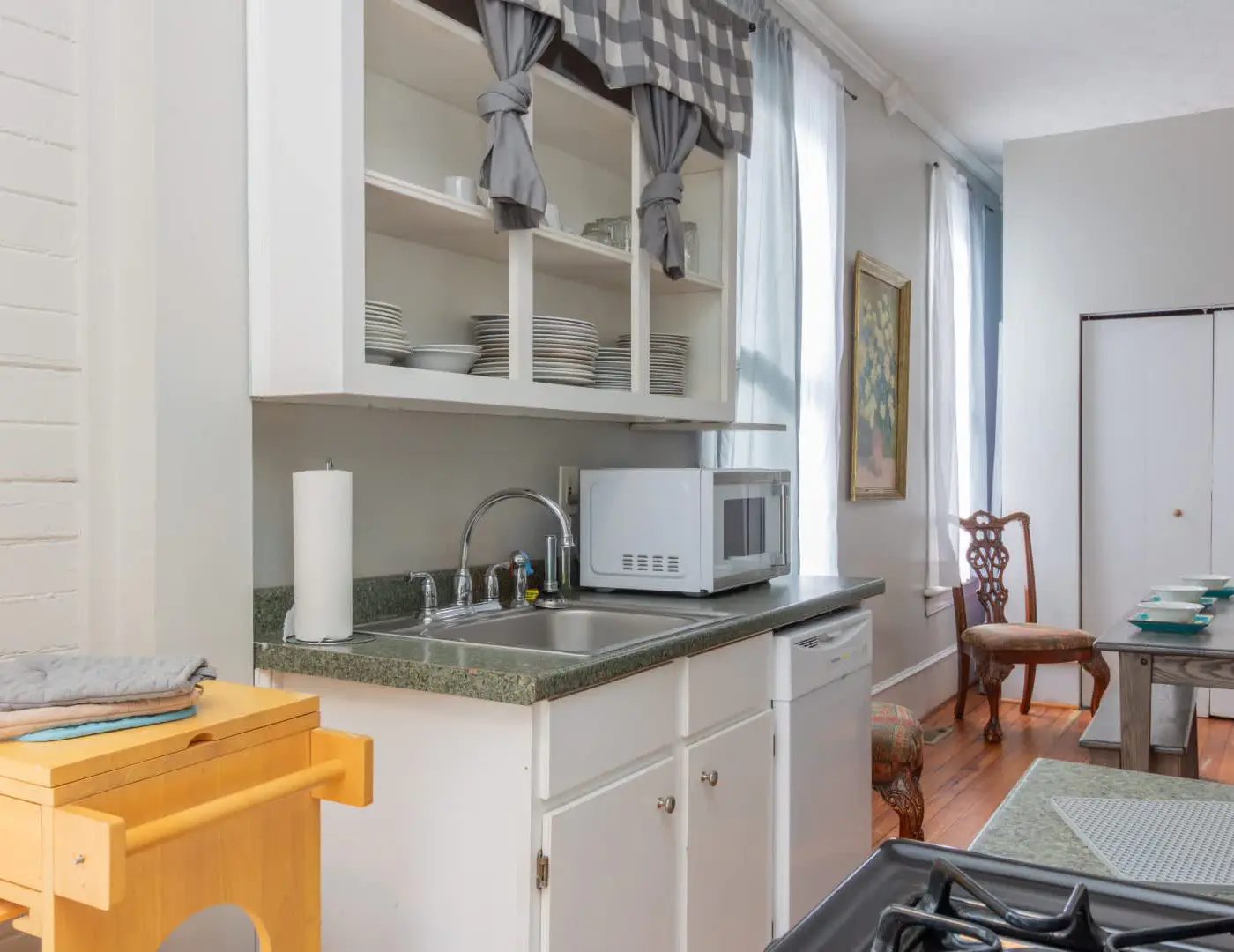Large Downtown Home - The Sunny Southern Manse